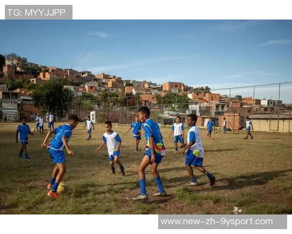 追逐梦想的女孩们在绿茵场上踢出青春与勇气的故事
